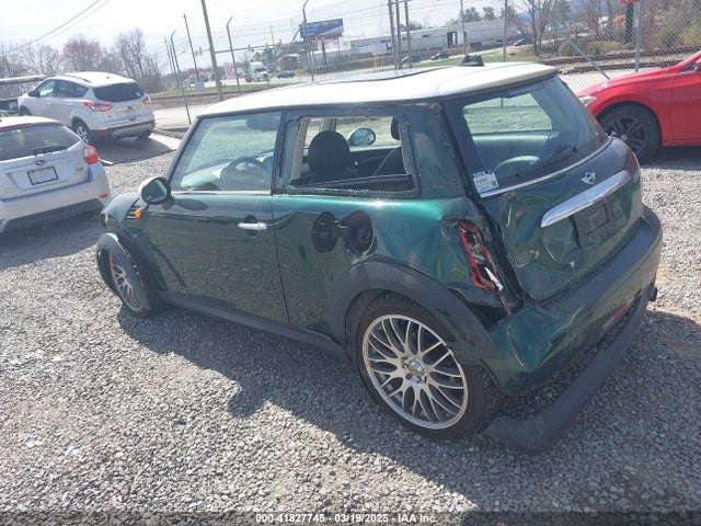 2011 MINI COOPER WMWSU3C57BT093992 Photo 2
