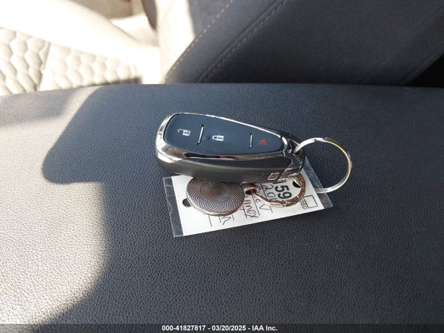 3GNAXKEV7KS663049 Chevrolet EQUINOX LT