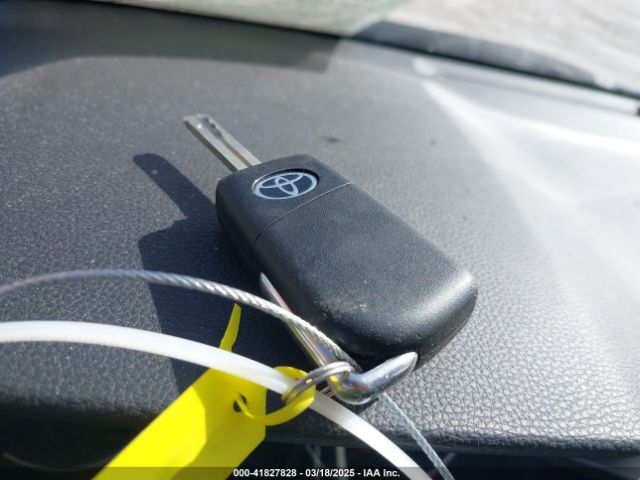 2T3H1RFV1MC165498 Toyota RAV4 LE