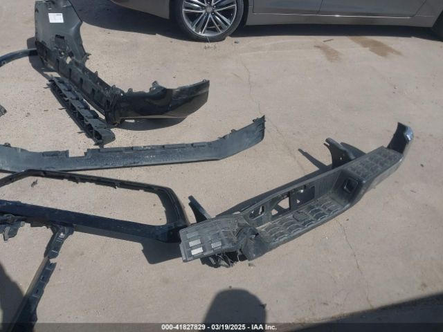3TYAX5GN0NT057032 Toyota Tacoma Sr5