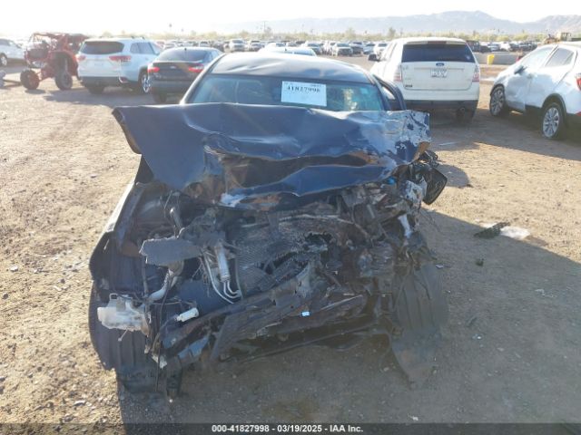 3MYDLBYV6KY507094 Toyota YARIS LE