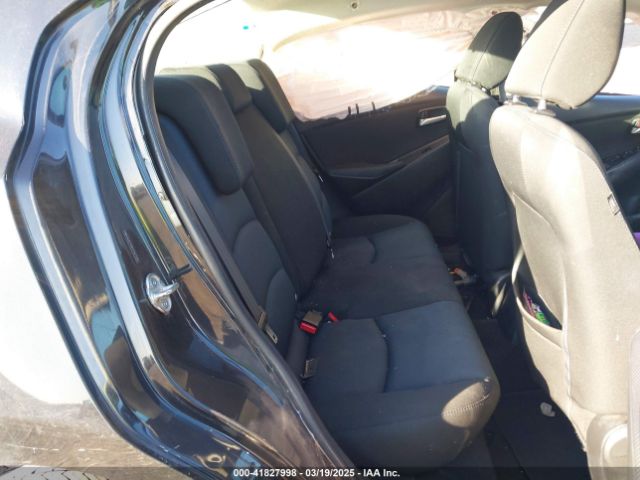 3MYDLBYV6KY507094 Toyota YARIS LE