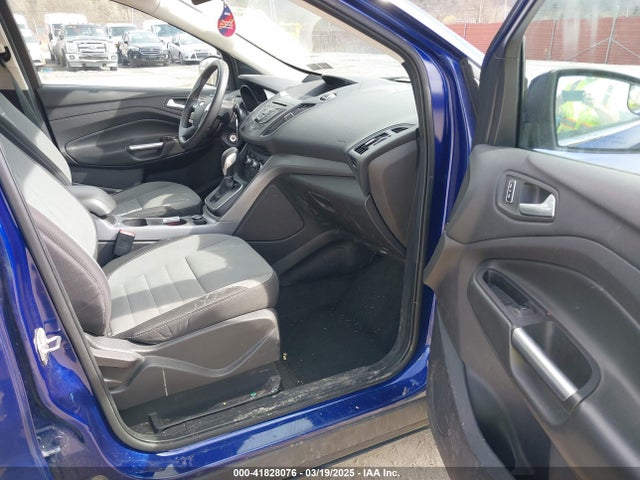 1FMCU9GX7EUA56943 Ford ESCAPE SE