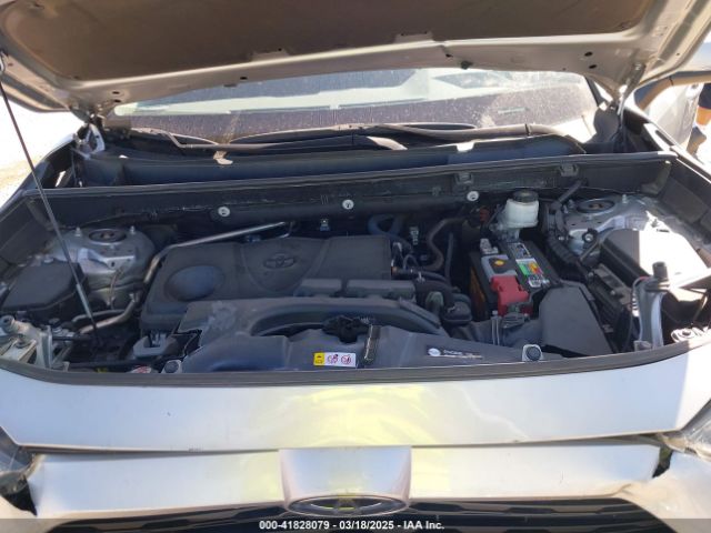 2T3K1RFVXMW137445 Toyota RAV4 LE