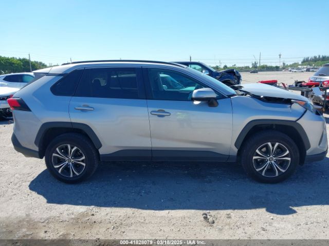 2T3K1RFVXMW137445 Toyota RAV4 LE