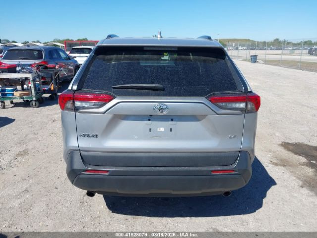 2T3K1RFVXMW137445 Toyota RAV4 LE