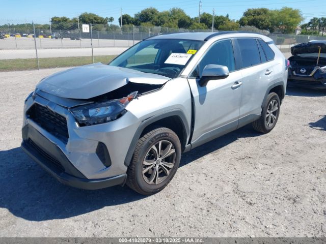 2T3K1RFVXMW137445 Toyota RAV4 LE