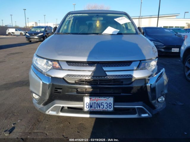 JA4AD3A3XKZ046463 Mitsubishi Outlander Se