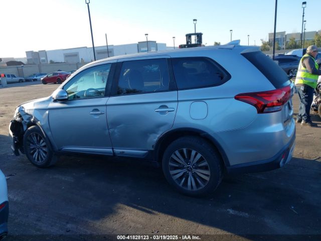 JA4AD3A3XKZ046463 Mitsubishi Outlander Se
