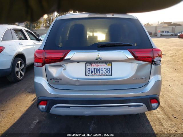 JA4AD3A3XKZ046463 Mitsubishi Outlander Se