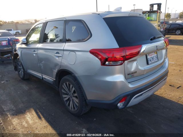 JA4AD3A3XKZ046463 Mitsubishi Outlander Se