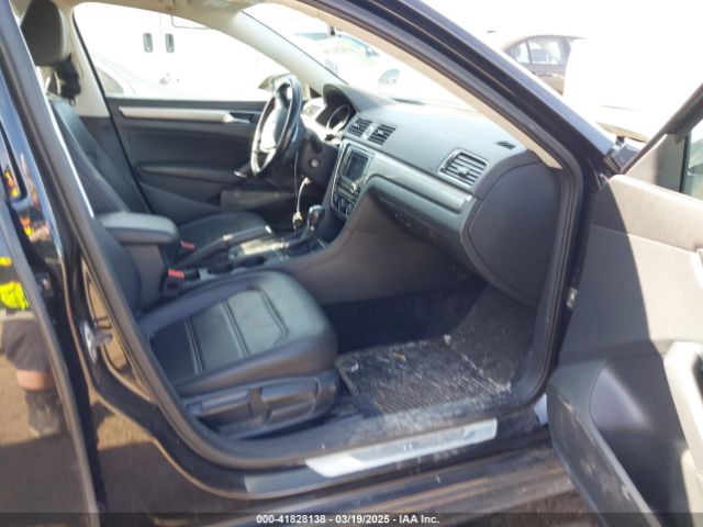 1VWDT7A35HC085418 Volkswagen Passat 1.8t R-line