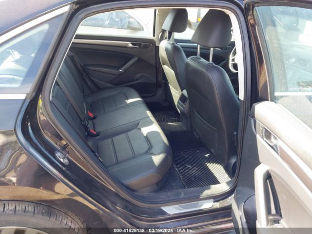 1VWDT7A35HC085418 Volkswagen Passat 1.8t R-line