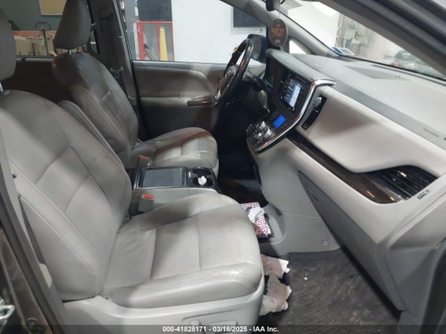 5TDYZ3DC1KS016206 Toyota Sienna Xle 8 Passenger