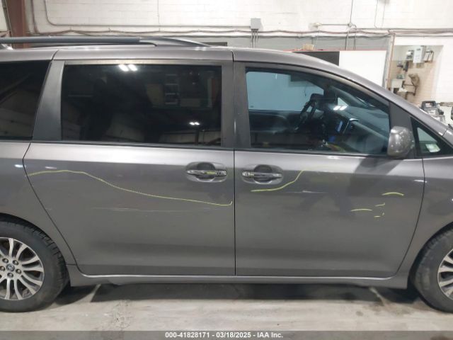 5TDYZ3DC1KS016206 Toyota Sienna Xle 8 Passenger