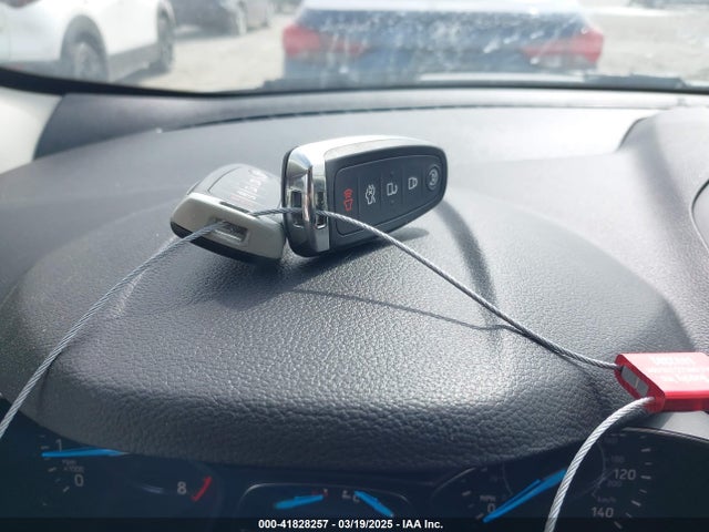 1FMCU0J96KUA39858 Ford Escape Titanium