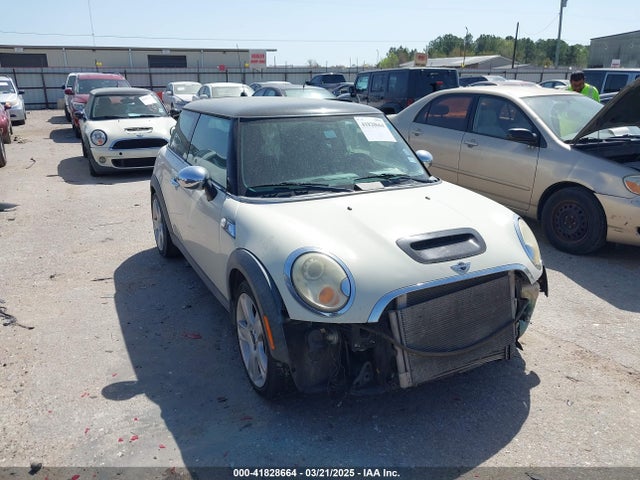 2007 MINI COOPER S WMWMF73527TT82098 Photo 0