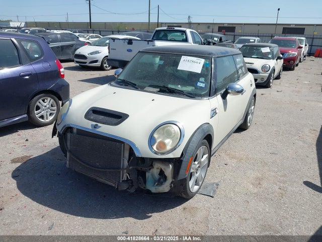 2007 MINI COOPER S WMWMF73527TT82098 Photo 1
