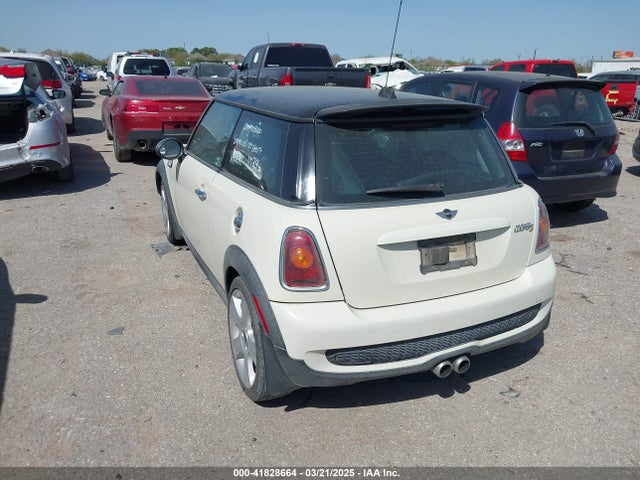 2007 MINI COOPER S WMWMF73527TT82098 Photo 2