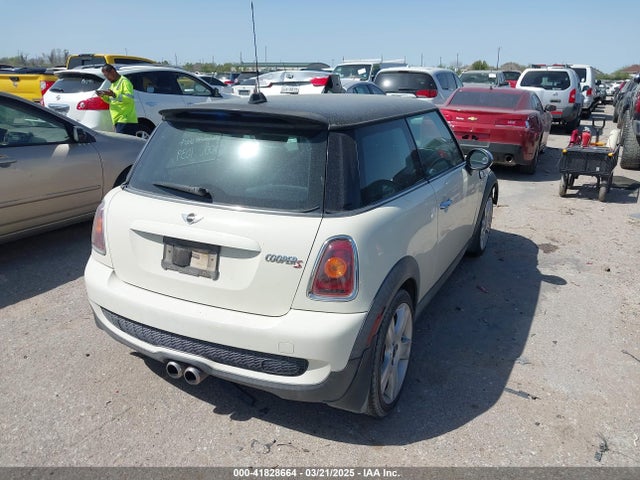 2007 MINI COOPER S WMWMF73527TT82098 Photo 3