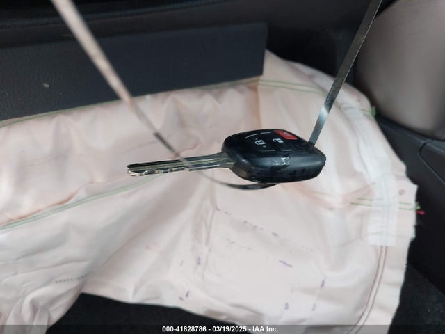 JTMBFREV3JJ216131 Toyota RAV4 LE
