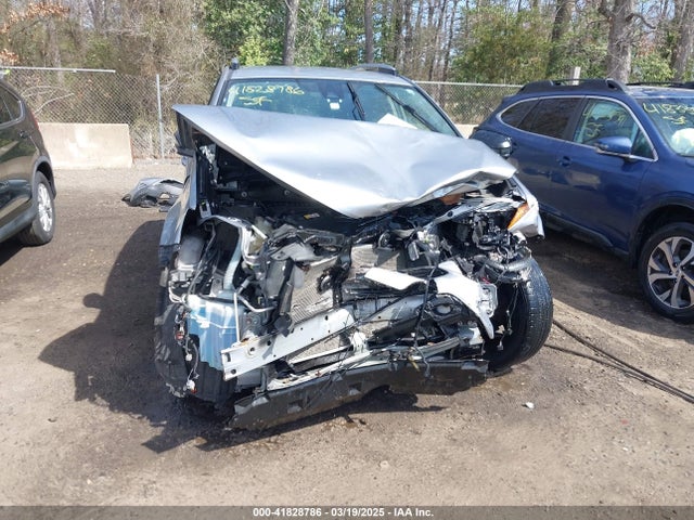 JTMBFREV3JJ216131 Toyota RAV4 LE