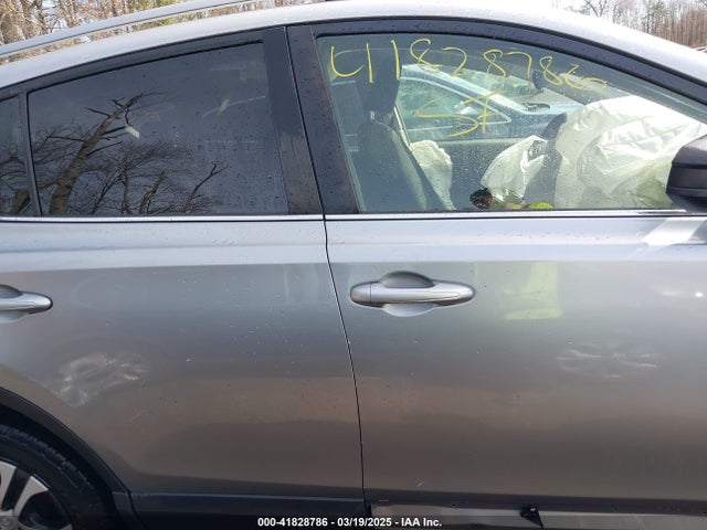 JTMBFREV3JJ216131 Toyota RAV4 LE