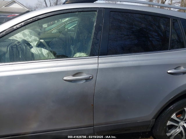 JTMBFREV3JJ216131 Toyota RAV4 LE