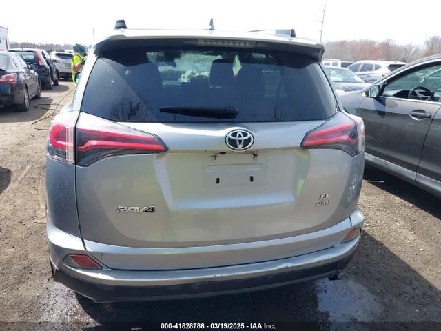 JTMBFREV3JJ216131 Toyota RAV4 LE