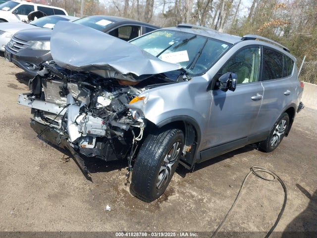 JTMBFREV3JJ216131 Toyota RAV4 LE