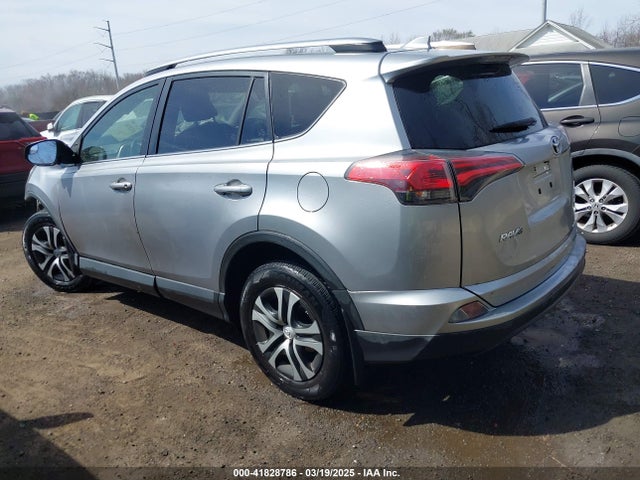 JTMBFREV3JJ216131 Toyota RAV4 LE