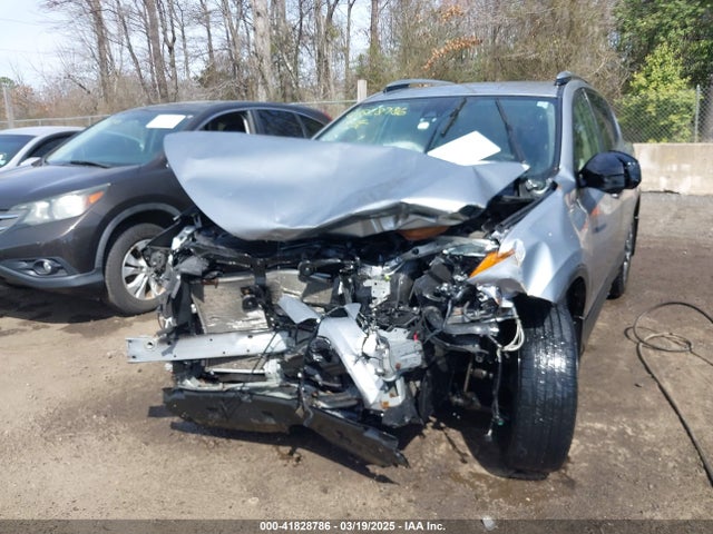 JTMBFREV3JJ216131 Toyota RAV4 LE