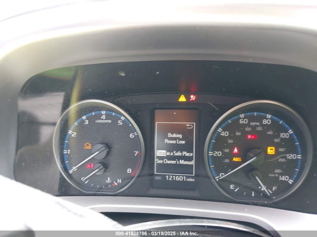JTMBFREV3JJ216131 Toyota RAV4 LE