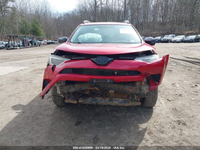 2T3BFREV7GW517043 Toyota RAV4 LE