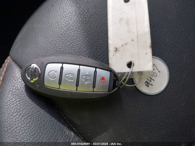 3N1CP5CU1KL556105 Nissan KICKS SR