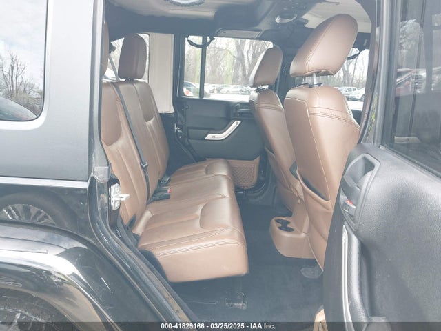 1C4BJWEG4FL542689 Jeep Wrangler Unlimited Sahara