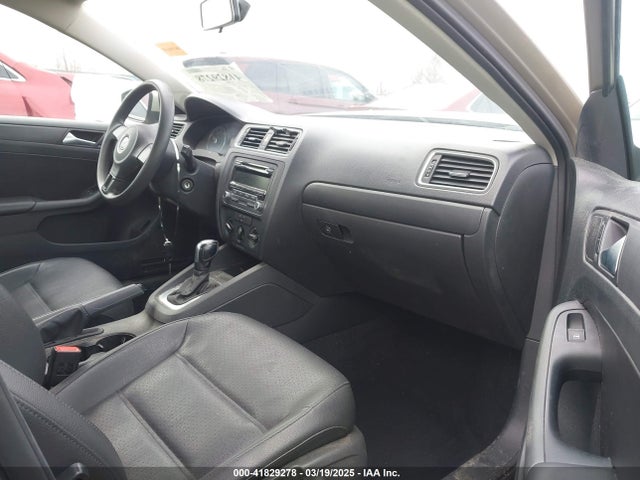3VWD17AJXEM273043 Volkswagen Jetta 1.8t Se