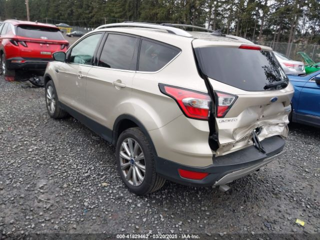 1FMCU9J90JUC62271 Ford Escape Titanium