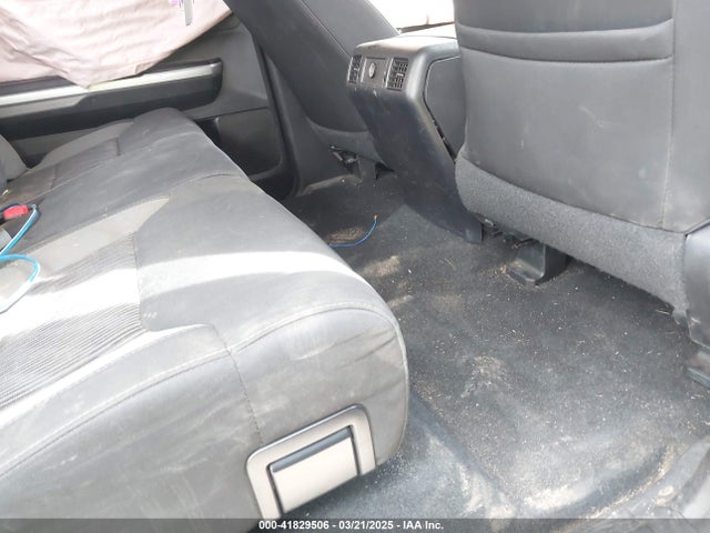5TFDW5F16HX631528 Toyota Tundra Sr5 5.7l V8