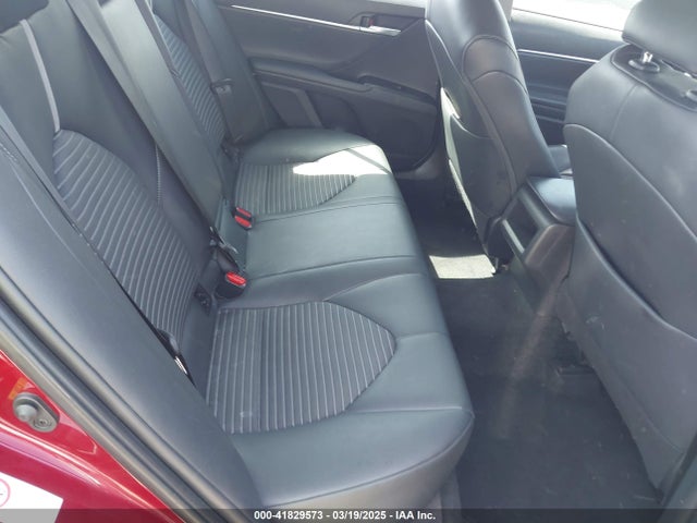 4T1B11HK2JU669684 Toyota CAMRY SE