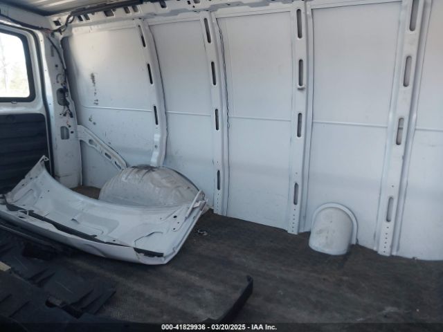 1GCWGAF7XM1205308 Chevrolet Express Cargo Rwd 2500 Regular Wheelbase Wt