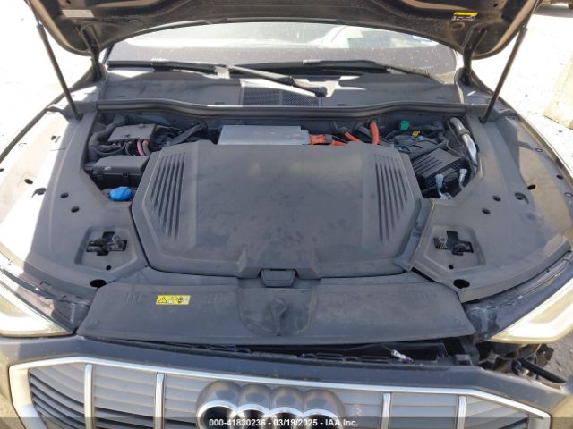 2019 AUDI E-TRON WA1VAAGE6KB020622 Photo 9