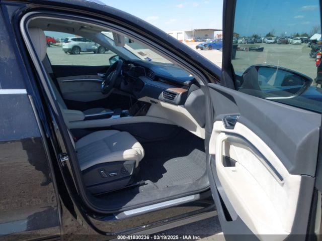 2019 AUDI E-TRON WA1VAAGE6KB020622 Photo 4