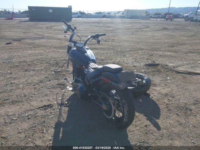 2019 HARLEY-DAVIDSON FLSL 1HD1YDJ36KC014367 Photo 2