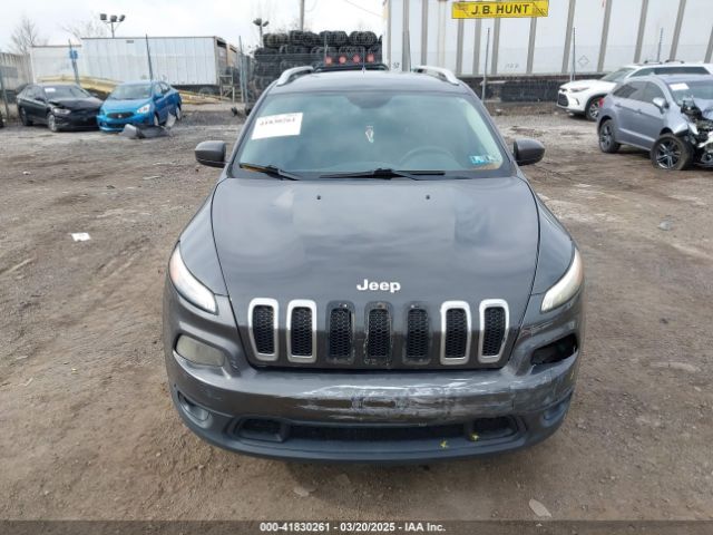 1C4PJMCB3EW297902 Jeep Cherokee Latitude