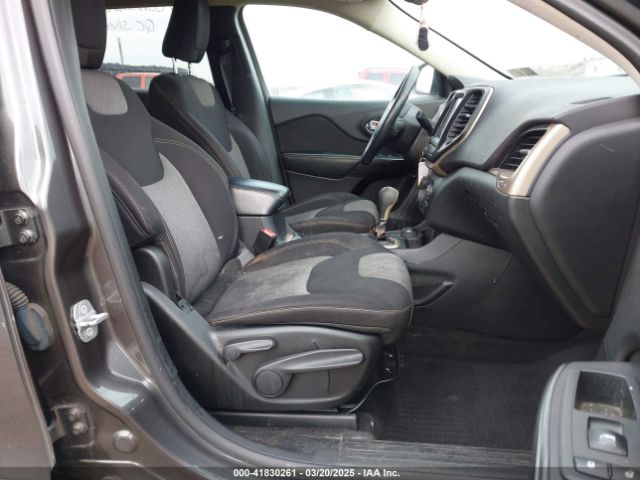 1C4PJMCB3EW297902 Jeep Cherokee Latitude