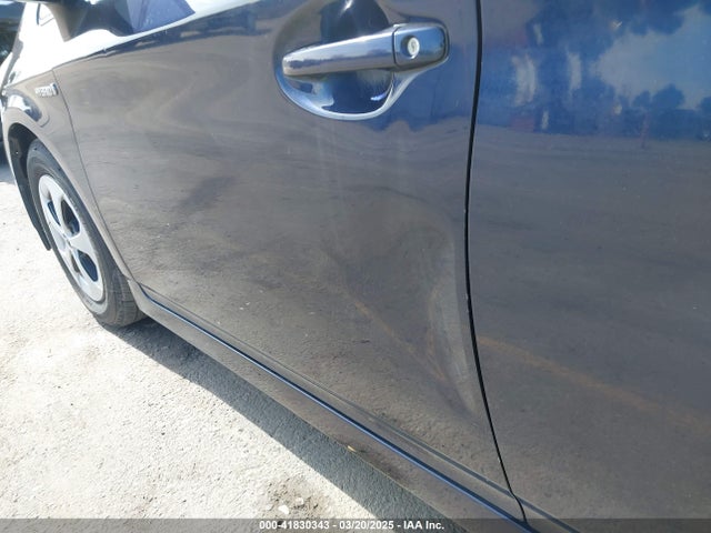 Toyota Prius Two 2015 JTDKN3DU3F0421647 Image 20
