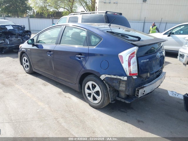 Toyota Prius Two 2015 JTDKN3DU3F0421647 Image 3