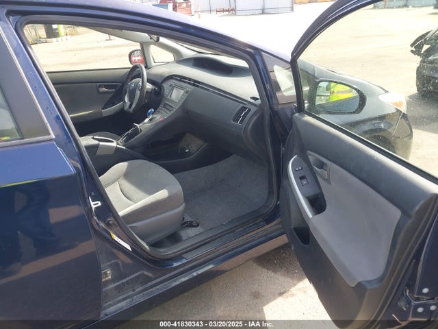 Toyota Prius Two 2015 JTDKN3DU3F0421647 Image 5