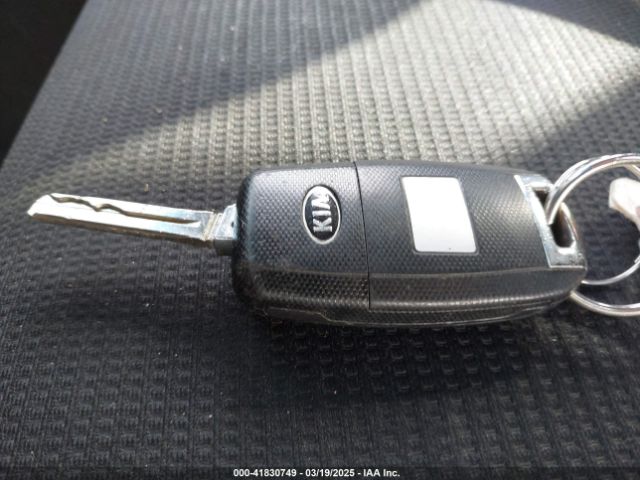 5XYKT3A68EG453756 KIA SORENTO LX